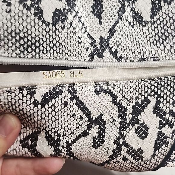 WetKiss Snakeprint Pointed Toe Block Heel Boots Size 8.5 - Picture 10 of 11